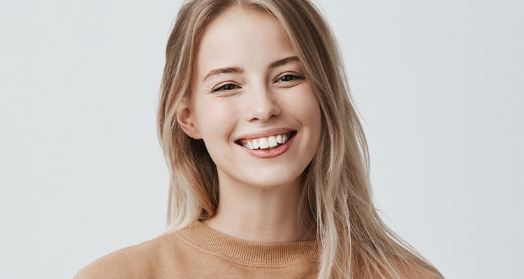 Zahnarzt in Düsseldorf: Zahn-OP beim Fachzahnarzt