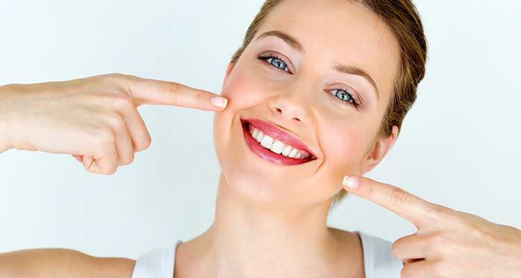 Zahnarzt in Düsseldorf: Zahn-OP beim Fachzahnarzt